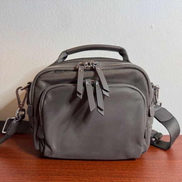 ❤️Like New! Quince Revive Nylon Camera Crossbody - Picture 2 of 9